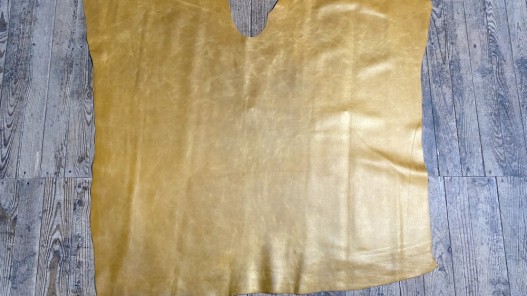 Peau de veau velours métallisé nacré jaune doré - maroquinerie - cuir en stock