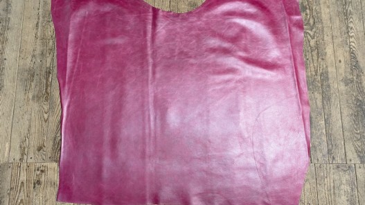 Peau de veau velours métallisé nacré rose fuchsia - maroquinerie - cuir en stock