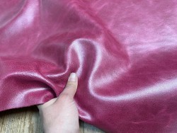 Peau de veau velours métallisé nacré rose fuchsia - maroquinerie - Cuir en stock