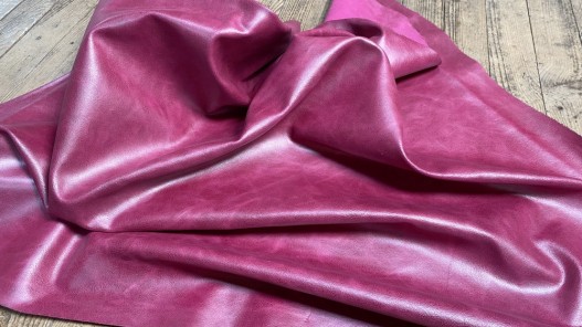 Peau de veau velours métallisé nacré rose fuchsia - maroquinerie - Cuir en Stock