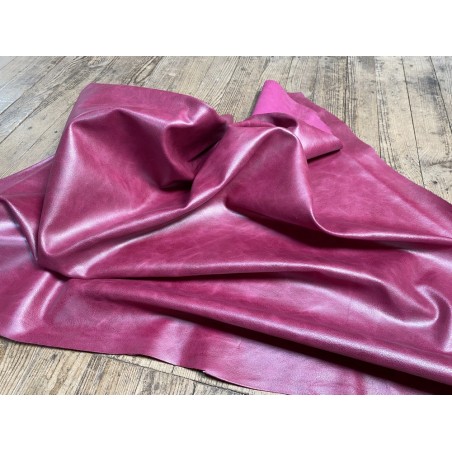 Peau de veau velours métallisé nacré rose fuchsia - maroquinerie - Cuir en Stock