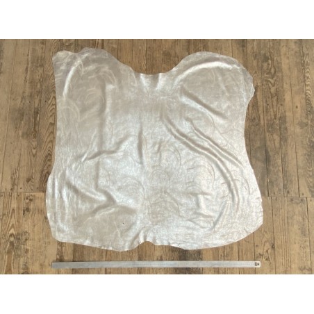 Peau de veau velours beige effet tamponné métallisé argent - maroquinerie - cuir en stock