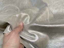 Peau de veau velours beige effet tamponné métallisé argent - maroquinerie - Cuir en stock
