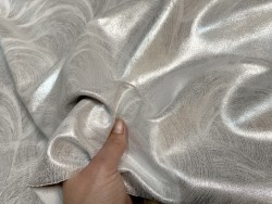 Peau de veau velours blanc effet tamponné métallisé argent - maroquinerie - Cuir en stock