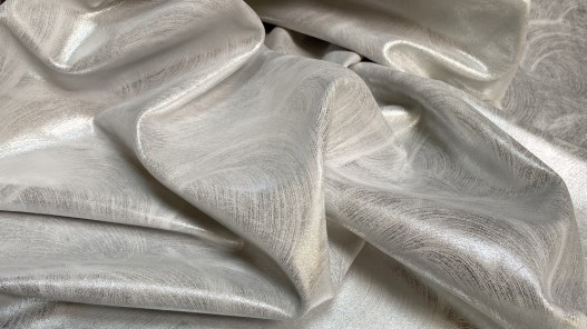 Peau de veau velours blanc effet tamponné métallisé argent - maroquinerie - Cuir en Stock