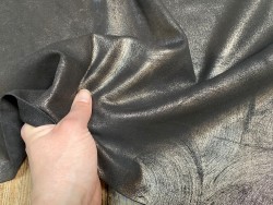 Peau de veau velours noir effet tamponné métallisé or - maroquinerie - Cuir en stock