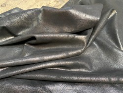 Peau de veau velours noir effet tamponné métallisé or - maroquinerie - Cuir en Stock