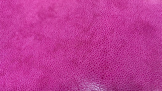 Peau de cuir de veau rose fuchsia grainé façon galuchat - maroquinerie - cuirenstock