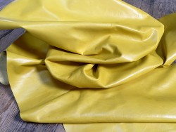 Bande de cuir de vachette finition ciré pullup jaune - maroquinerie - cuir en stock