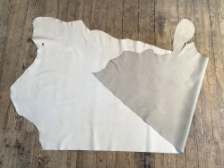 Bande de cuir de vachette finition ciré pullup blanc mastic - maroquinerie - Cuirenstock
