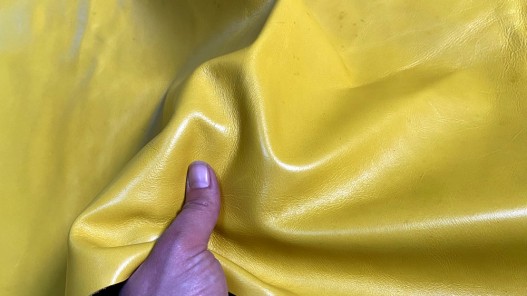 Bande de cuir de vachette finition ciré pullup jaune - maroquinerie - Cuir en Stock