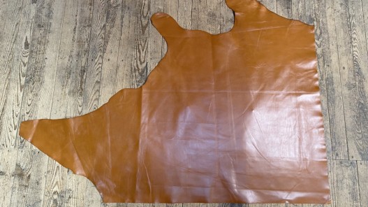 Demi-peau de cuir de vachette finition ciré pullup brun camel - maroquinerie - Cuir en stock