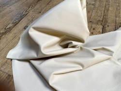 Demi-peau de cuir de vachette finition ciré pullup blanc mastic - maroquinerie - cuir en stock