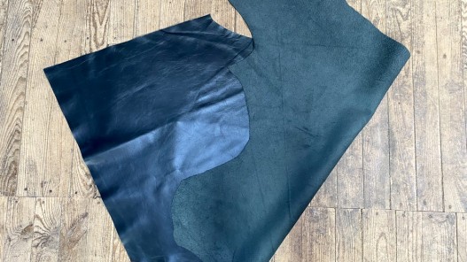 Demi-peau de cuir de vachette finition ciré pullup bleu nuit - maroquinerie - cuir en stock