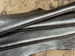 Peau de cuir d'agneau métallisé argent platine - maroquinerie - Cuir en Stock