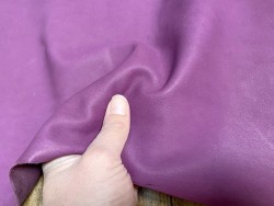 Peau de cuir d'agneau naturel prune - Cuir en stock