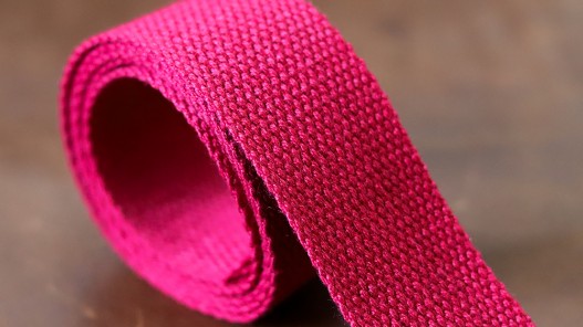 Ruban tissé coton 30 mm rouge framboise - cuir en stock