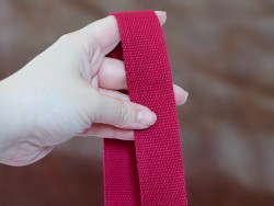 Ruban rouge framboise épais en coton pour sangles et anses 30 mm - Cuir en Stock