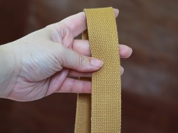 Ruban jaune ocre épais en coton pour sangles et anses 30 mm - Cuir en Stock