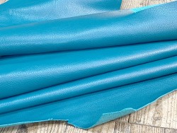 Grand morceau de cuir de taurillon - gros grain - couleur bleu turquoise - cuirenstock