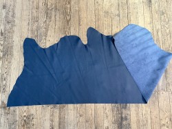 Grand morceau de cuir de taurillon - gros grain - couleur bleu marine - Cuir en Stock