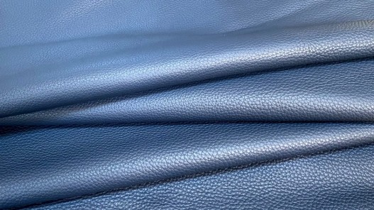 Grand morceau de cuir de taurillon - gros grain - couleur bleu marine - cuirenstock