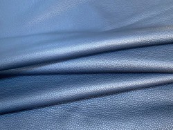 Grand morceau de cuir de taurillon - gros grain - couleur bleu marine - cuirenstock