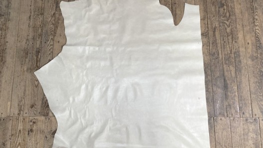 Demi-peau de cuir de vachette finition ciré pullup blanc mastic - maroquinerie - Cuir en stock
