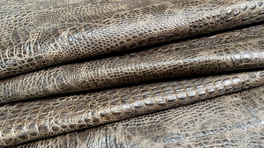 Demi-peau de cuir de veau façon crocodile brun mat - maroquinerie - Cuirenstock