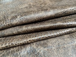 Demi-peau de cuir de veau façon crocodile brun mat - maroquinerie - Cuirenstock