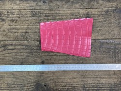 morceau de cuir de crocodile véritable rose - cuirenstock