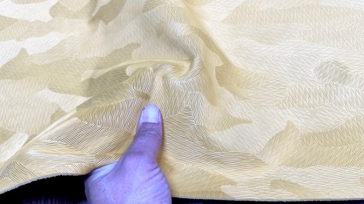 Demi peau de cuir de veau grain façon camouflage jaune - maroquinerie - Cuir en stock