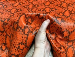 Peau de cuir d'agneau orange-motif façon serpent - Cuir en stock
