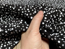 Chèvre velours noir aux motifs bulles - maroquinerie - cuir en stock