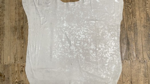Peau de veau velours blanc cassé métallisé argent - maroquinerie - vêtement - cuir en stock