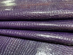 Demi-peau de cuir de vache grain façon crocodile vernis violet - Cuir en Stock