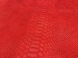 Peau de veau velours imprimé façon python rouge - maroquinerie - Cuir en stock