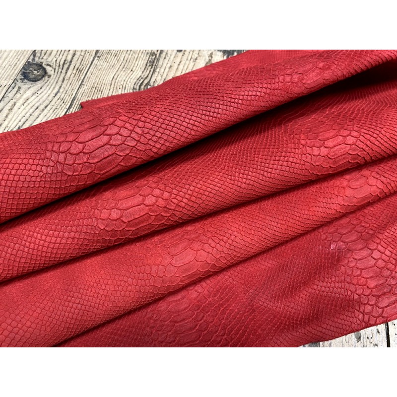 Peau de veau velours imprimé façon python rouge - maroquinerie - Cuir en Stock