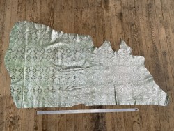 Demi-peau de veau vert d'eau grain serpent métallisé - maroquinerie - cuir en stock