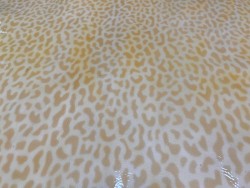 Demi-peau de cuir de vache grain façon léopard vernis jaune - cuirenstock