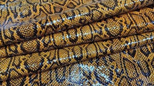 Demi peau de cuir de veau grain façon serpent fauve - maroquinerie - Cuir en Stock