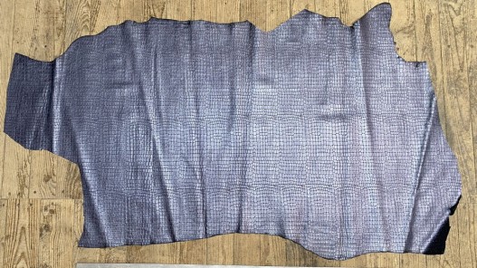 Demi peau de cuir de vachette grain façon crocodile - bleu nacré - maroquinerie - ameublement - cuir en stock