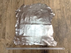 Peau de cuir d'agneau métallisé silver effet miroir -  maroquinerie - cuir en stock