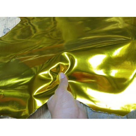 Peau de cuir de chèvre métallisé effet miroir or jaune -  maroquinerie - Cuir en stock