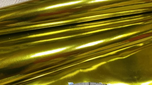 Peau de cuir de chèvre métallisé effet miroir or jaune -  maroquinerie - Cuir en Stock
