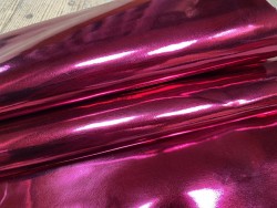 Peau de cuir de chèvre métallisé effet miroir rose fuchsia -  maroquinerie - Cuir en Stock