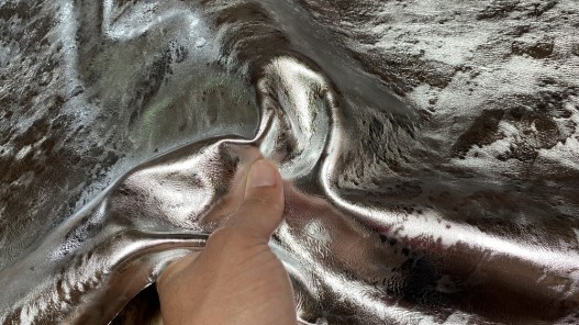 Peau de cuir de veau métallisé nuancé argent - maroquinerie - Cuir en stock
