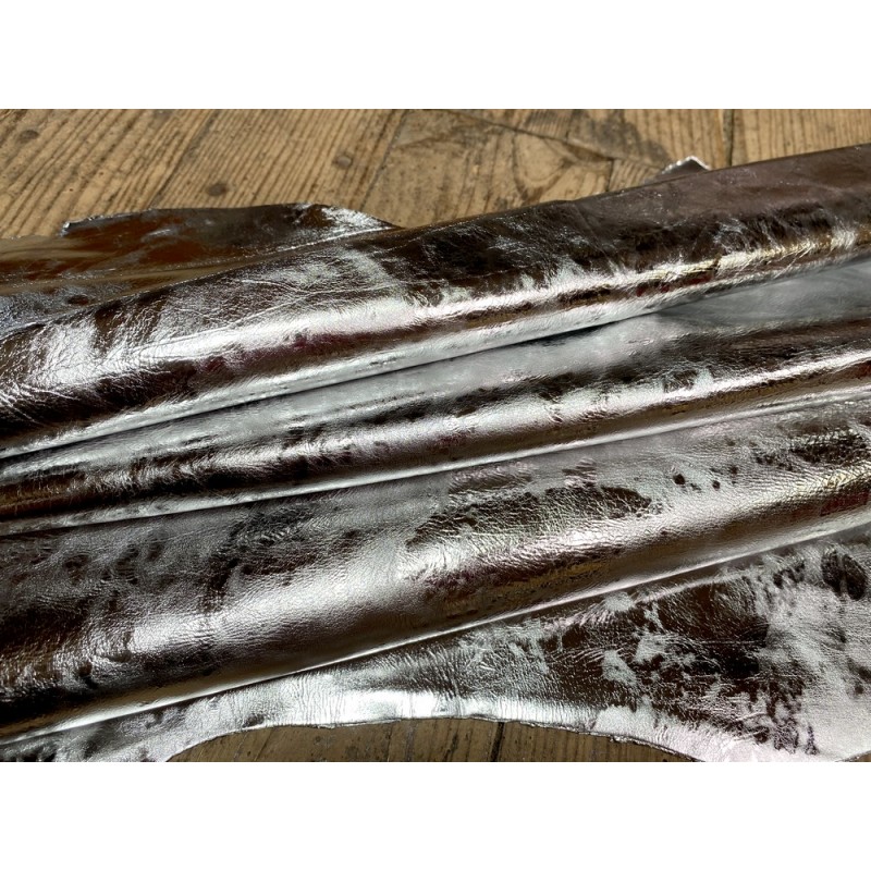 Peau de cuir de veau métallisé nuancé argent - maroquinerie - Cuir en Stock