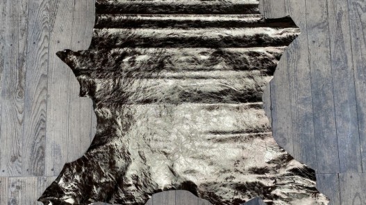 Peau de cuir de veau métallisé nuancé bronze - maroquinerie - cuir en stock