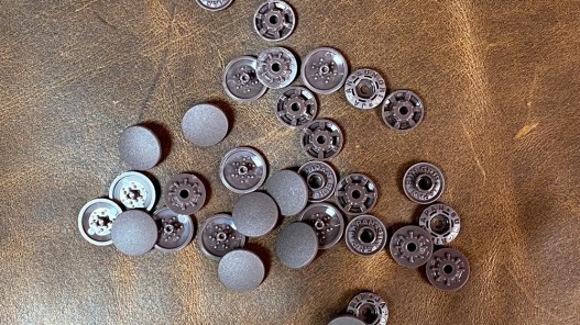 Lot boutons pression - marron - maroquinerie accessoire qualité professionnelle - Cuir en Stock